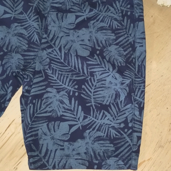 Men's: Gap KHAKIS Hawaiian Print Shorts - Picture 8 of 11